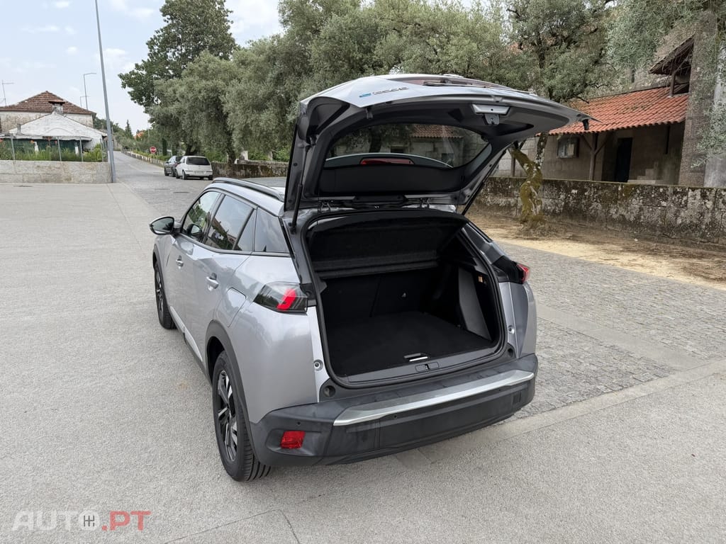 Peugeot E-2008 50 kWh Allure