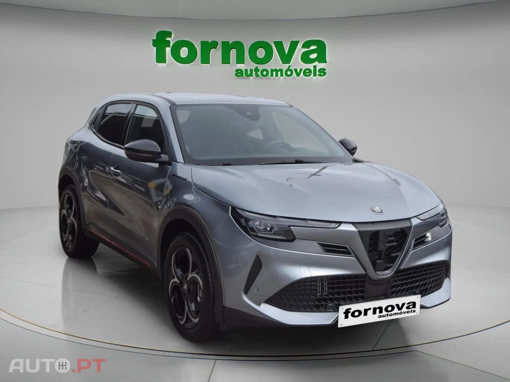 Alfa Romeo Junior 1.2 Sport Speciale Q4 eDCT6