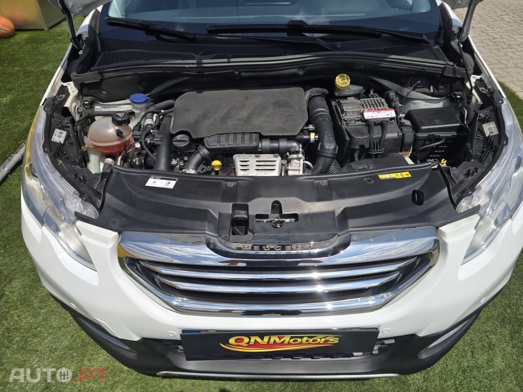 Peugeot 2008 1.2 PureTech Allure — fotografia 9