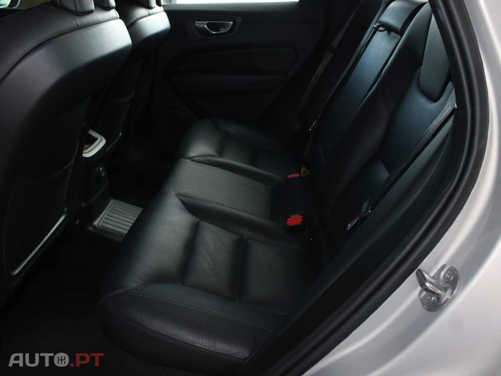 Volvo XC60 2.0 T6 PHEV Plus Dark AWD