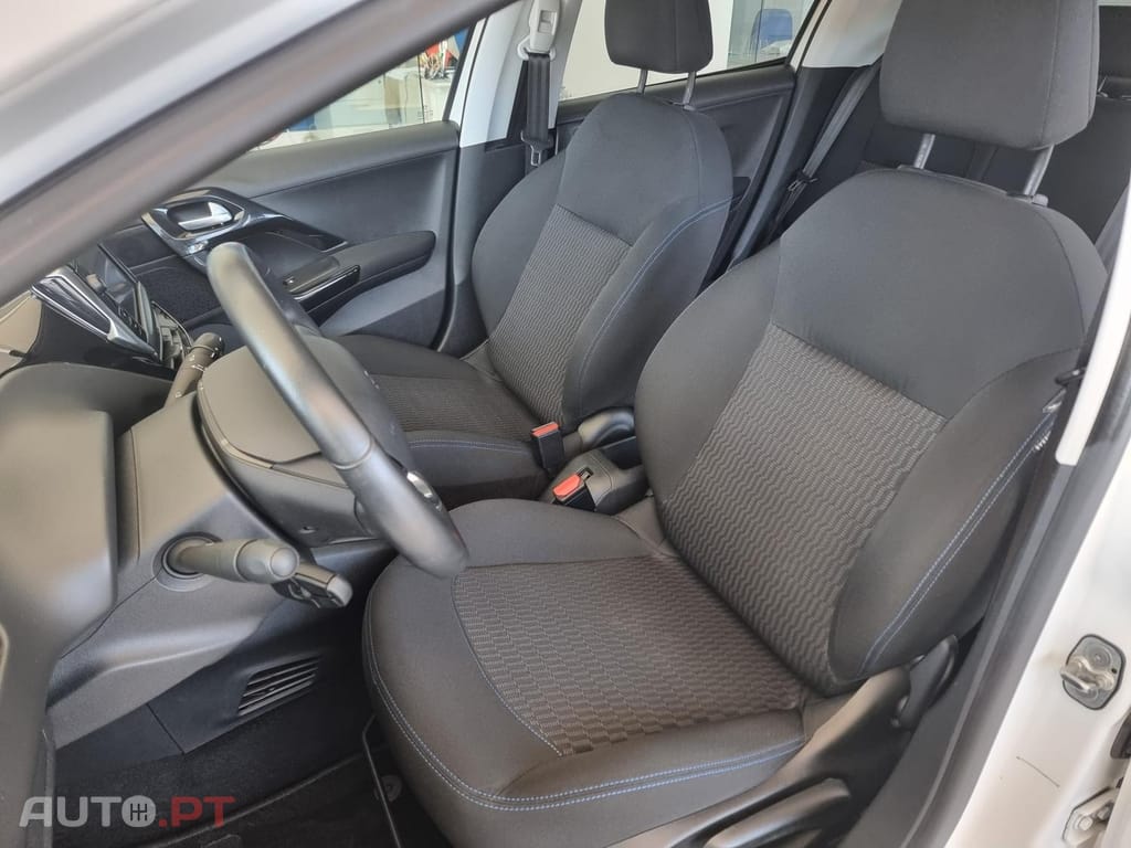 Peugeot 208 1.2 PureTech Signature