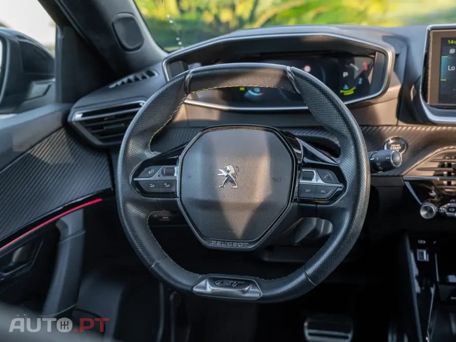 Peugeot E-2008 50 kWh GT