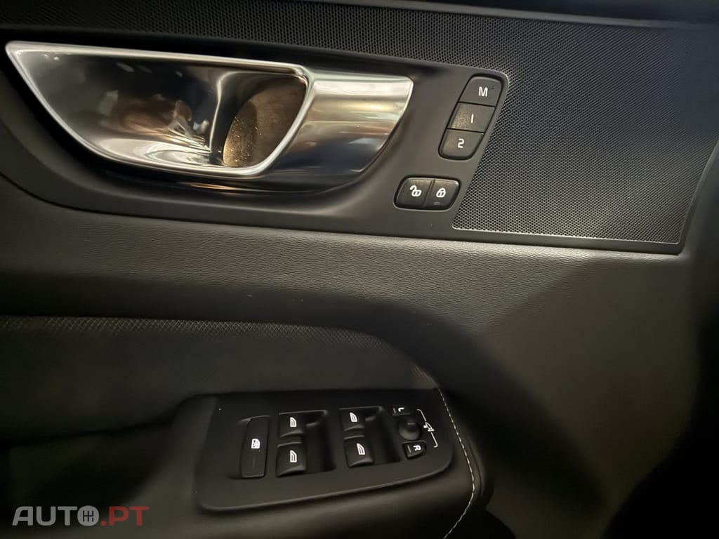 Volvo XC60 2.0 B4 R-Design Geartronic