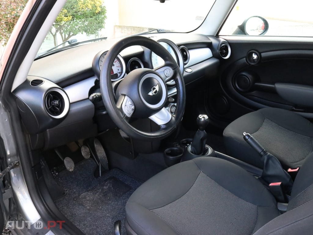 MINI Cooper Cooper D