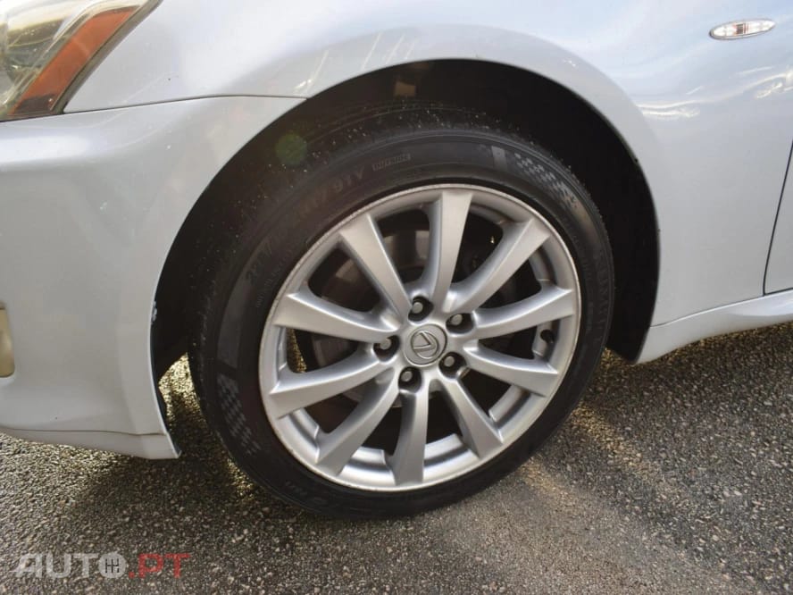 Lexus IS 220