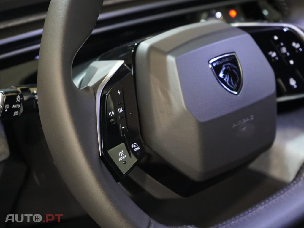 Peugeot 3008 1.2 Hybrid Allure e-DCS6