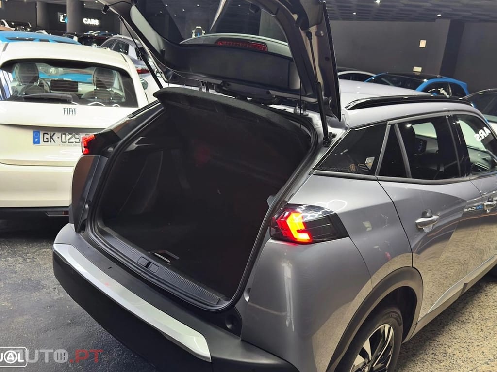 Peugeot E-2008 50 kWh Allure Pack