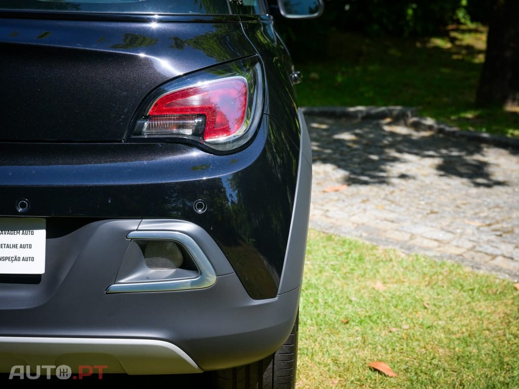 Opel Adam 1.0 T Rocks