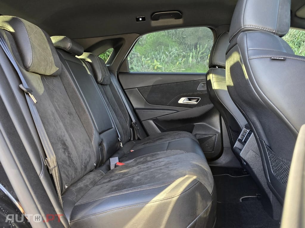 DS DS7 Crossback E-Tense Performance Line EAT8
