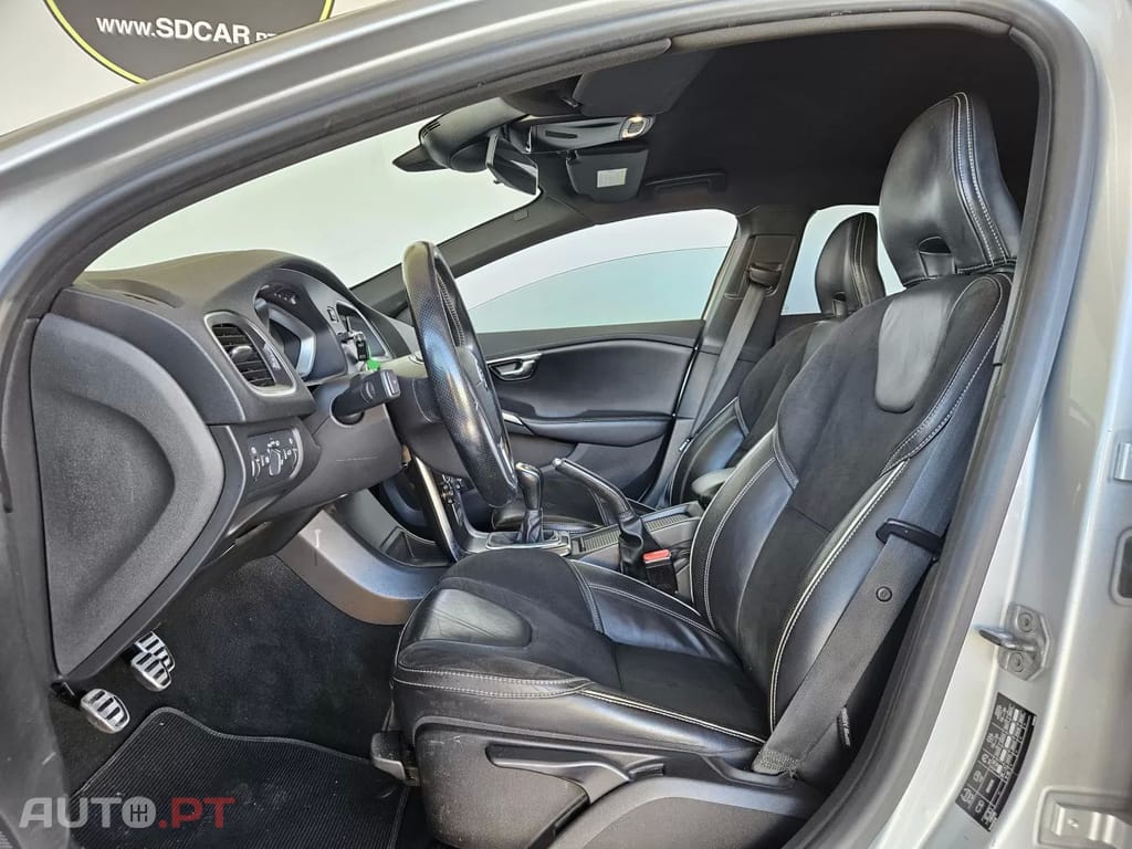 Volvo V40 2.0 D4 R-Design