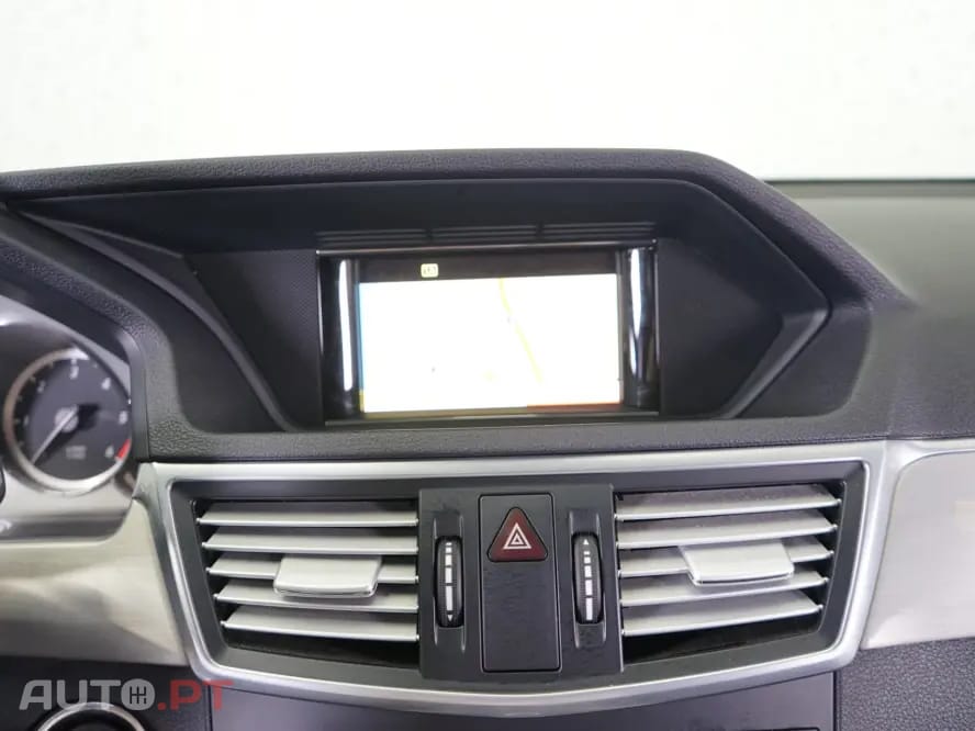 Mercedes-Benz E 220 CDi Avantgarde BlueEfficiency Auto