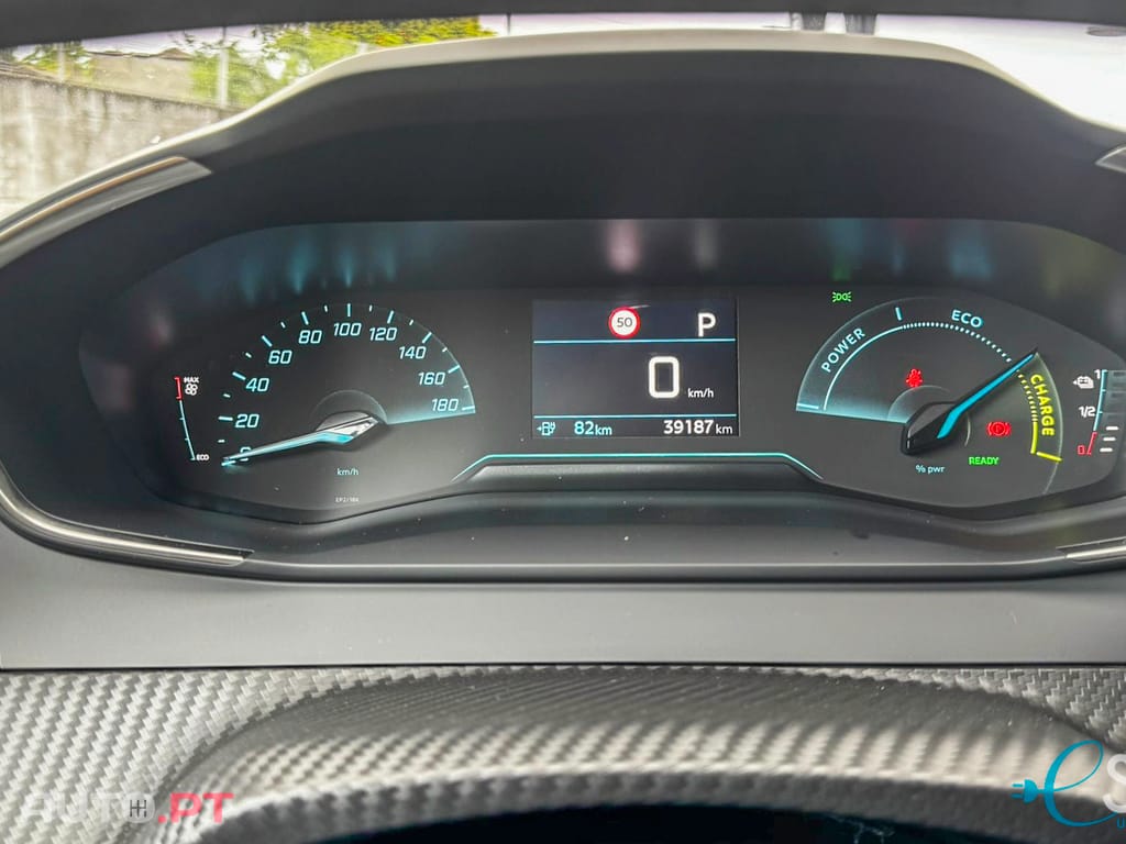 Peugeot E-2008 Active
