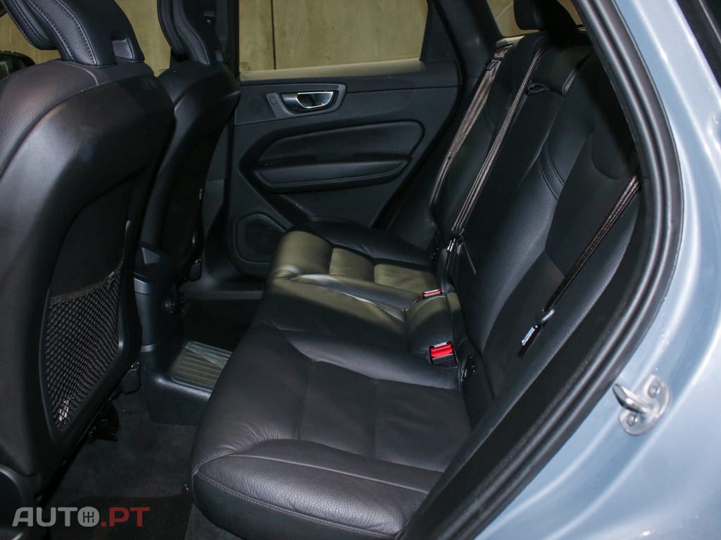 Volvo XC60 2.0 T6 PHEV Plus Dark AWD