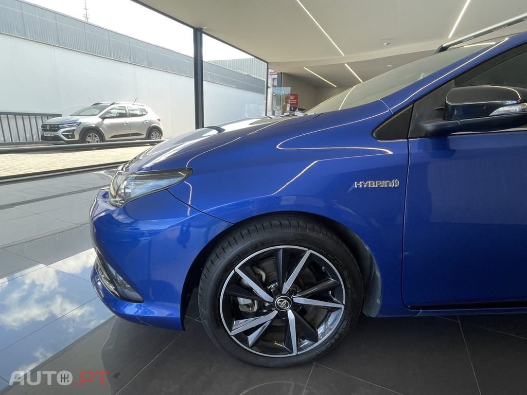 Toyota Auris 1.8 HSD Comfort +P.Techno+P.Sport