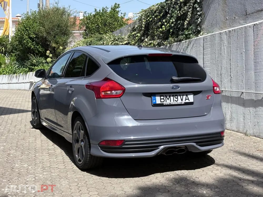 Ford Focus 2.0 EcoBoost ST c/ Pack Pele Desportiva