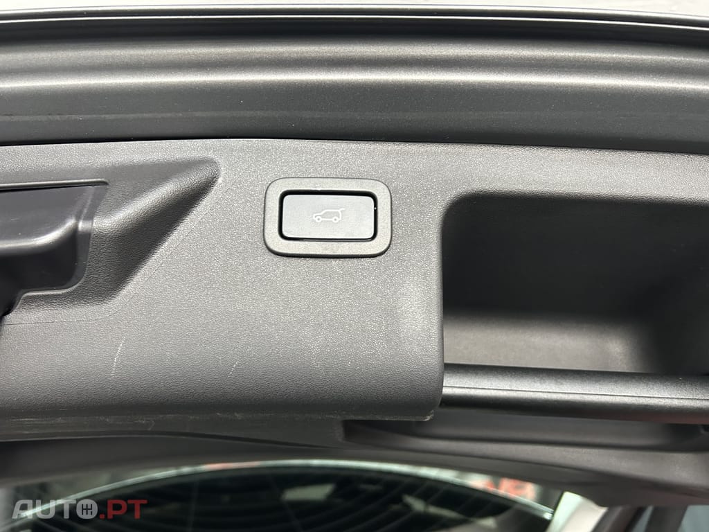 Land Rover Discovery Sport 2.0 D AWD SE