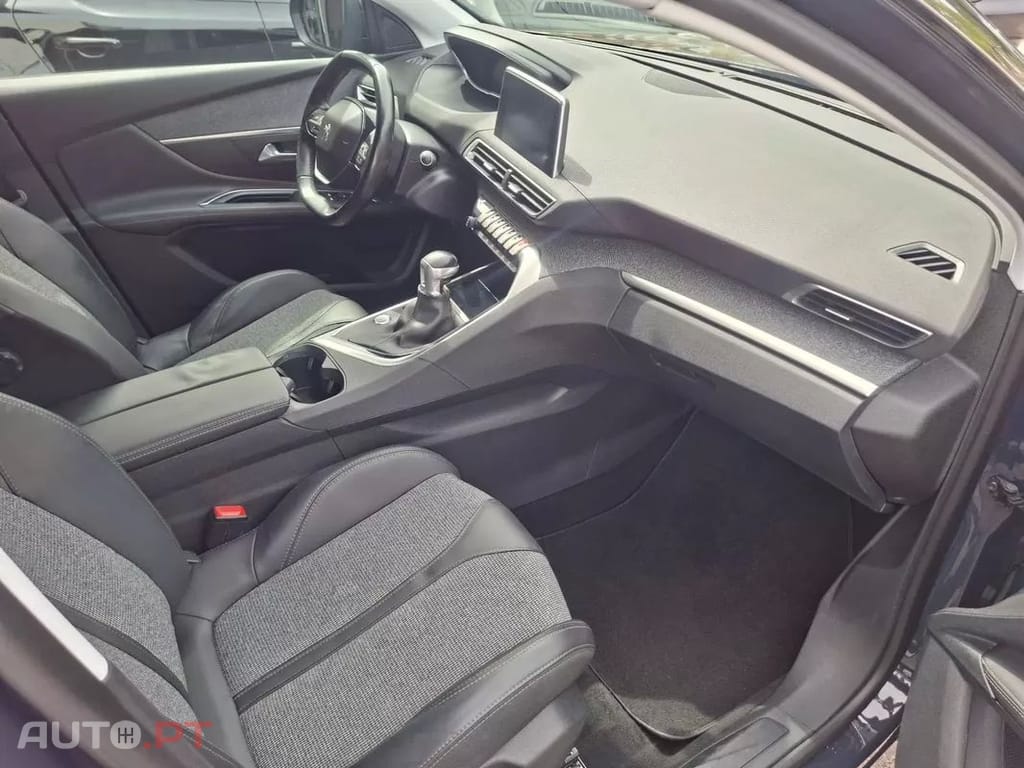Peugeot 3008  Puretech 130 Stop Start Allure