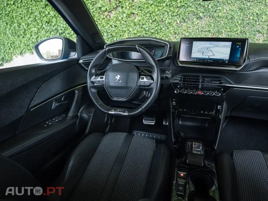 Peugeot E-2008 50 kWh GT
