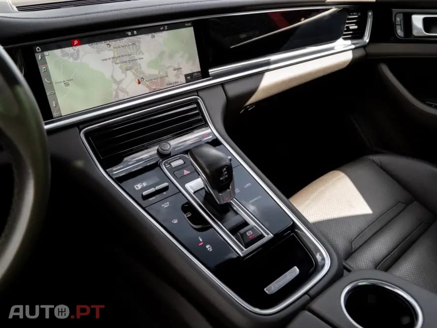 Porsche Panamera 4 E-Hybrid Platinum Edition