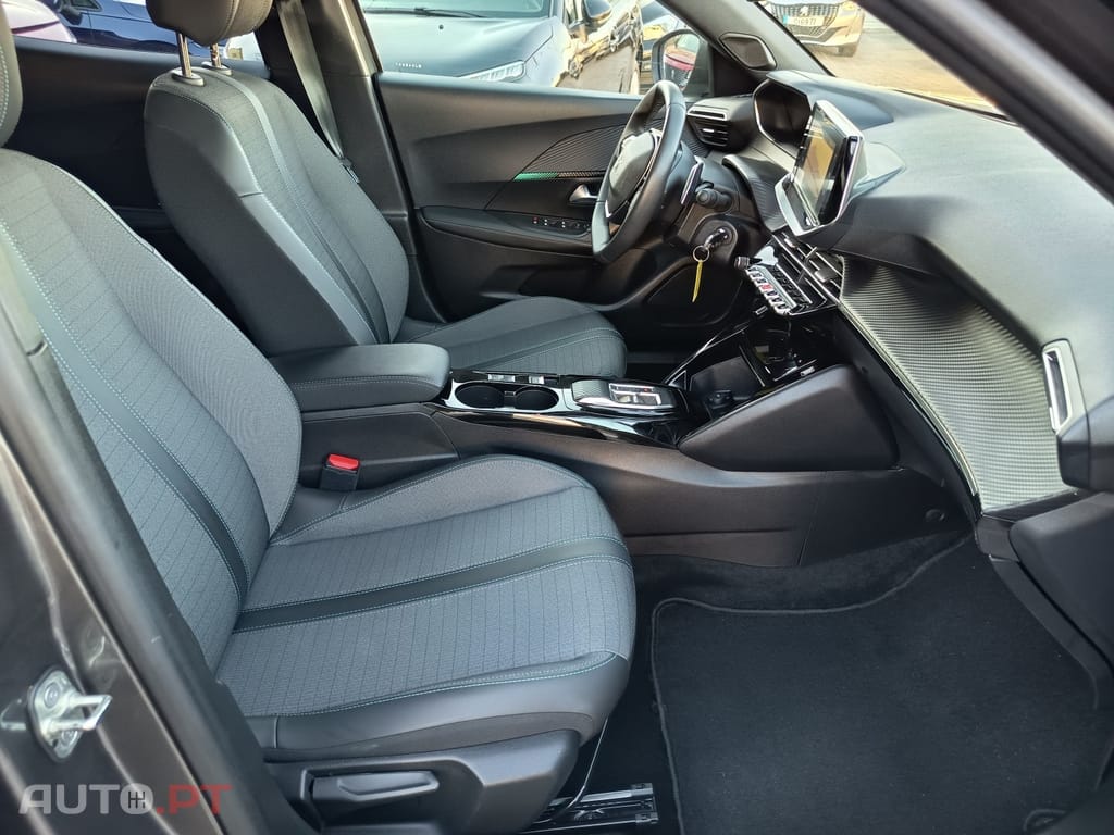 Peugeot 2008 1.2 PureTech Allure EAT8