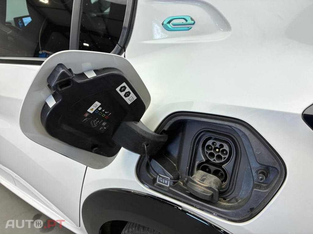 Peugeot E-208 50 kWh GT