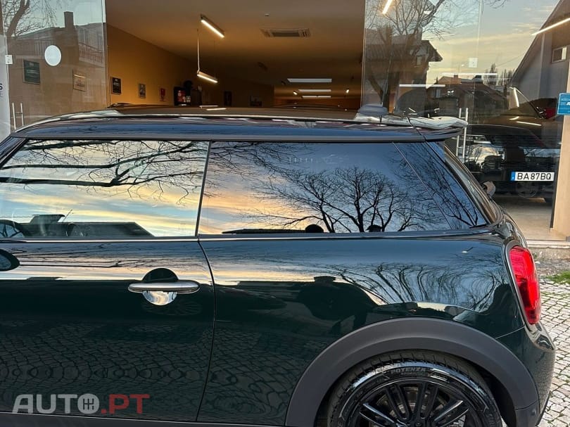 MINI Cooper Cooper SE Resolute Edition