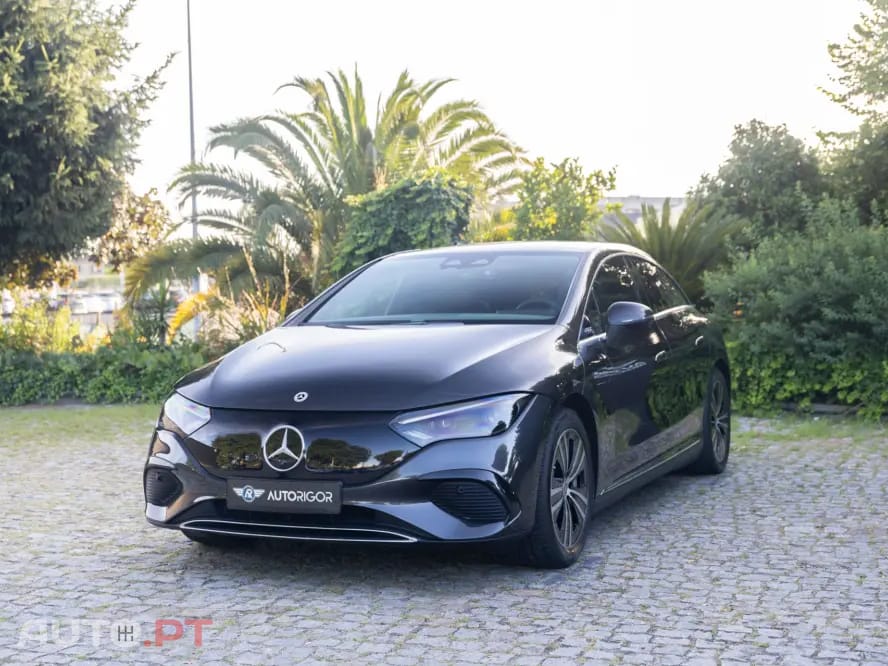 Mercedes-Benz EQE 300 Electric Art