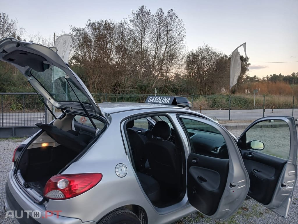 Peugeot 206+ 1.1 Poucos Kms!