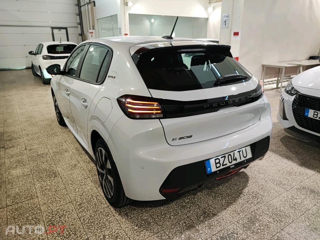 Peugeot E-208 50 kWh Style