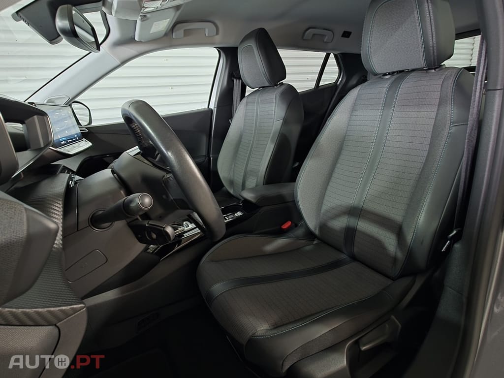 Peugeot E-2008 50 kWh Allure