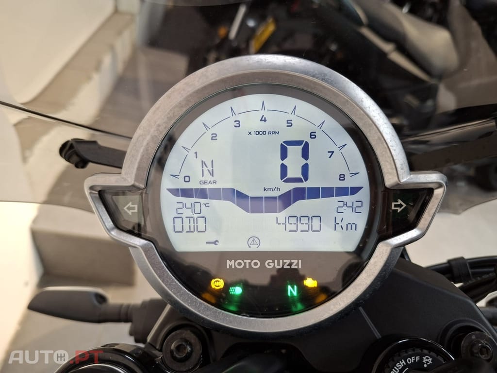 Motoguzzi V7 Stone