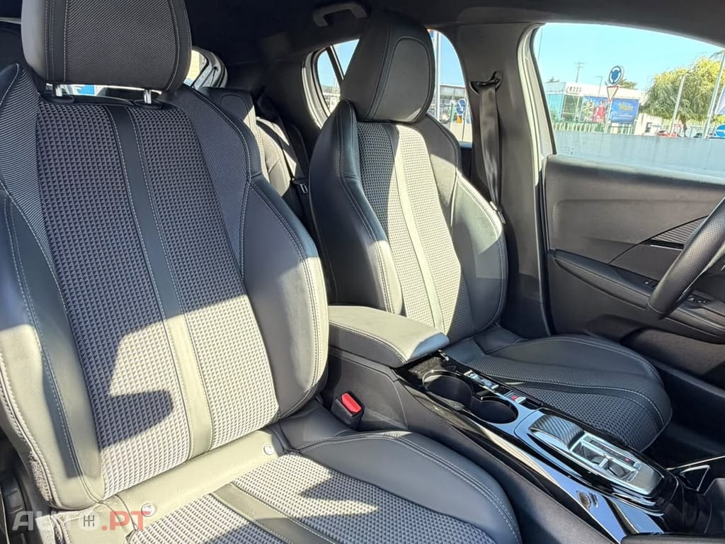 Peugeot E-208 50 kWh GT