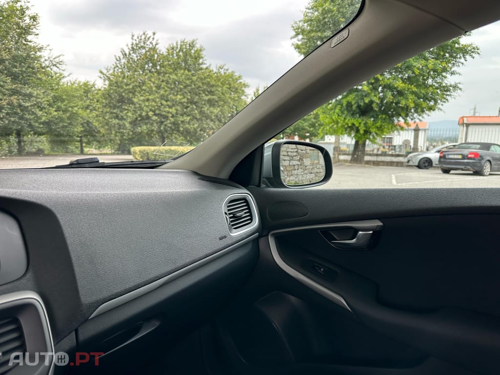 Volvo V40 2.0 D2 Momentum Eco