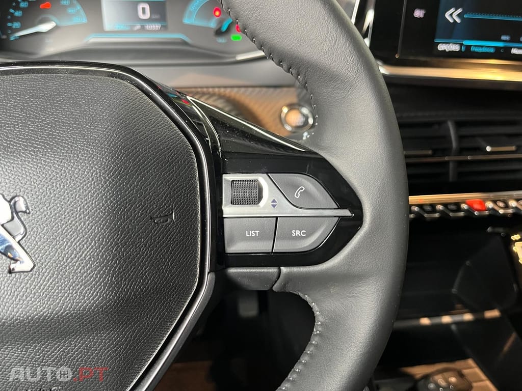 Peugeot E-2008 Active 