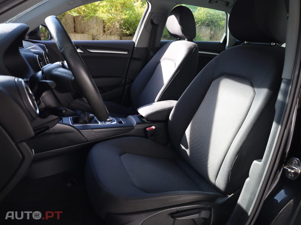 Audi A3 Sportback 1.6 TDi B. Line Attraction