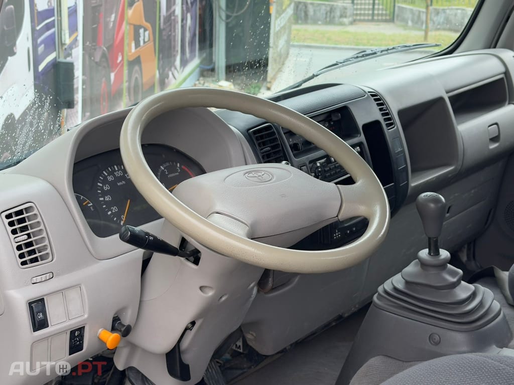 Toyota Dyna 4.6  PESADA 7.5 BASCULA