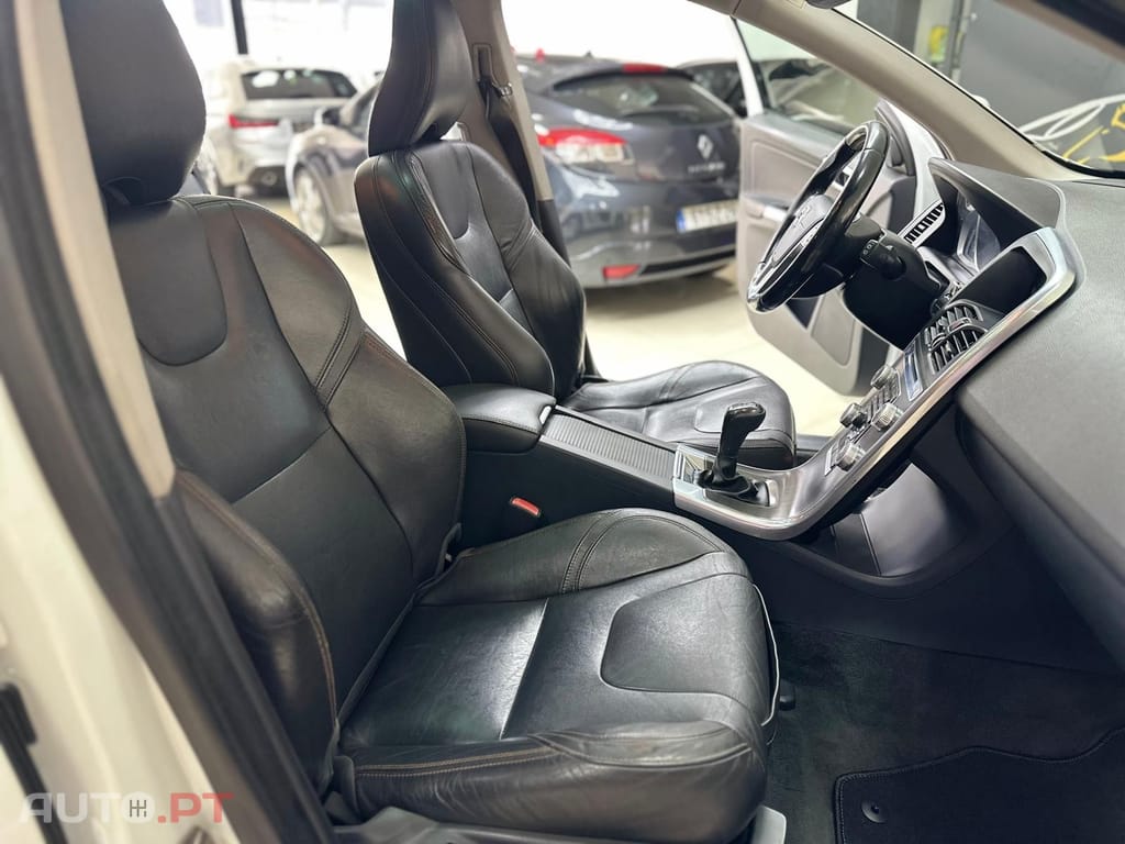 Volvo XC60 2.0 D4 R-Design Momentum