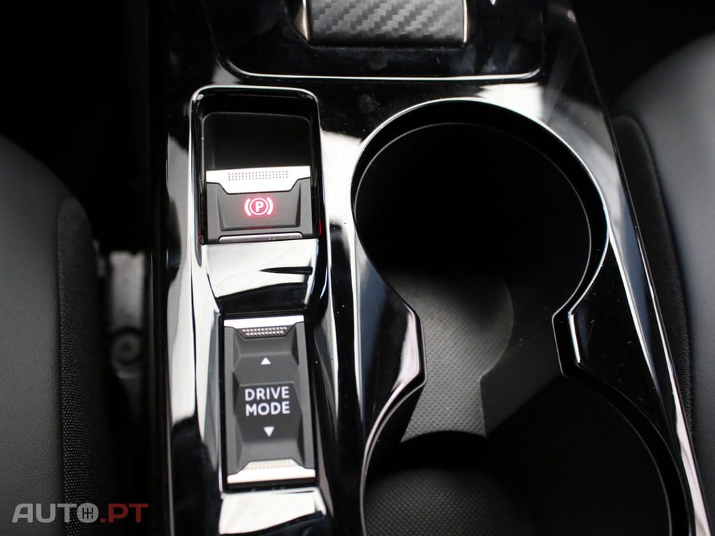 Peugeot 2008 1.2 PureTech Allure EAT8