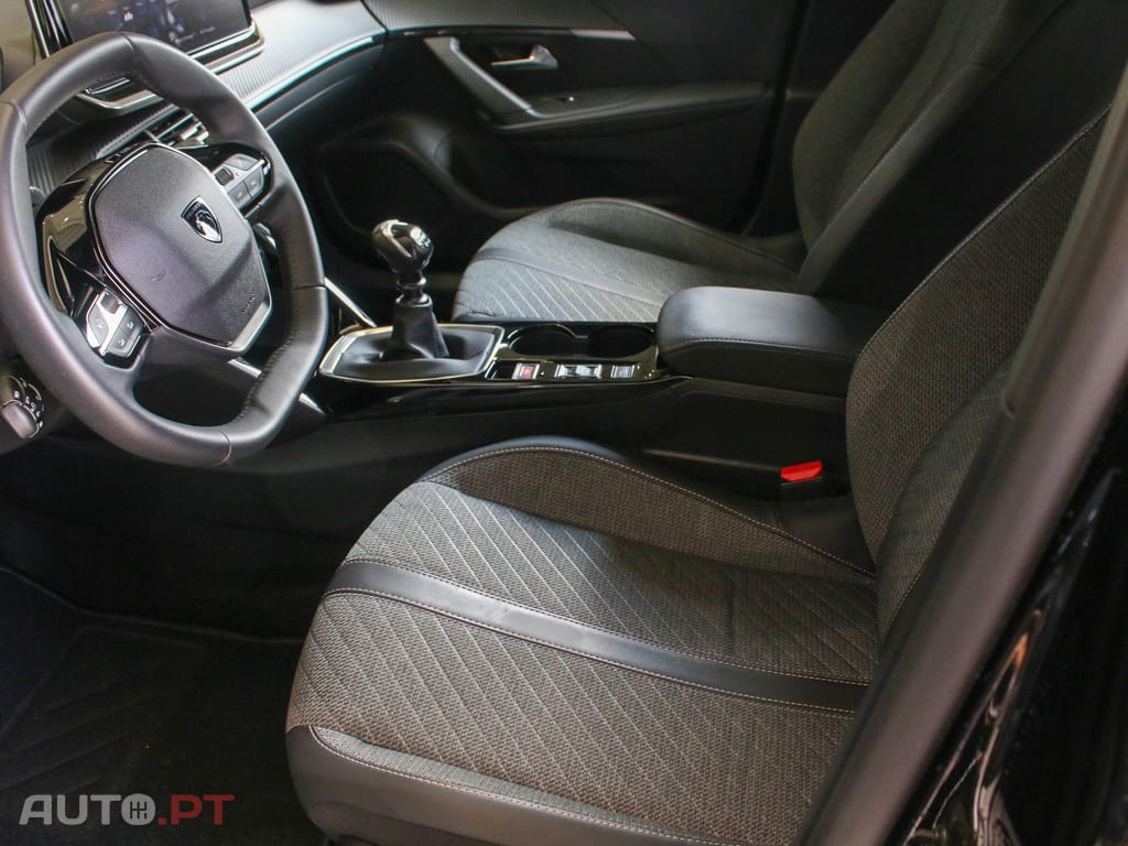 Peugeot 2008 1.2 PureTech Allure