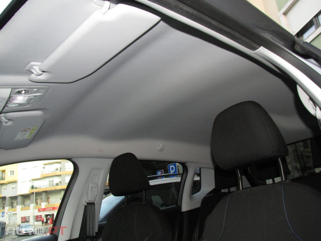 Peugeot 2008 1.2 PureTech Signature