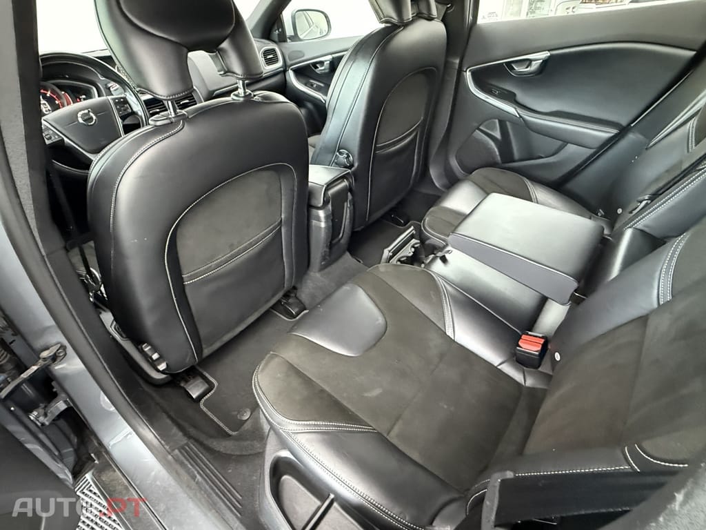 Volvo V40 2.0 D2 R-Design Momentum Geartronic