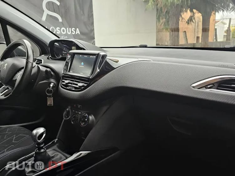 Peugeot 2008 1.2 PureTech Signature