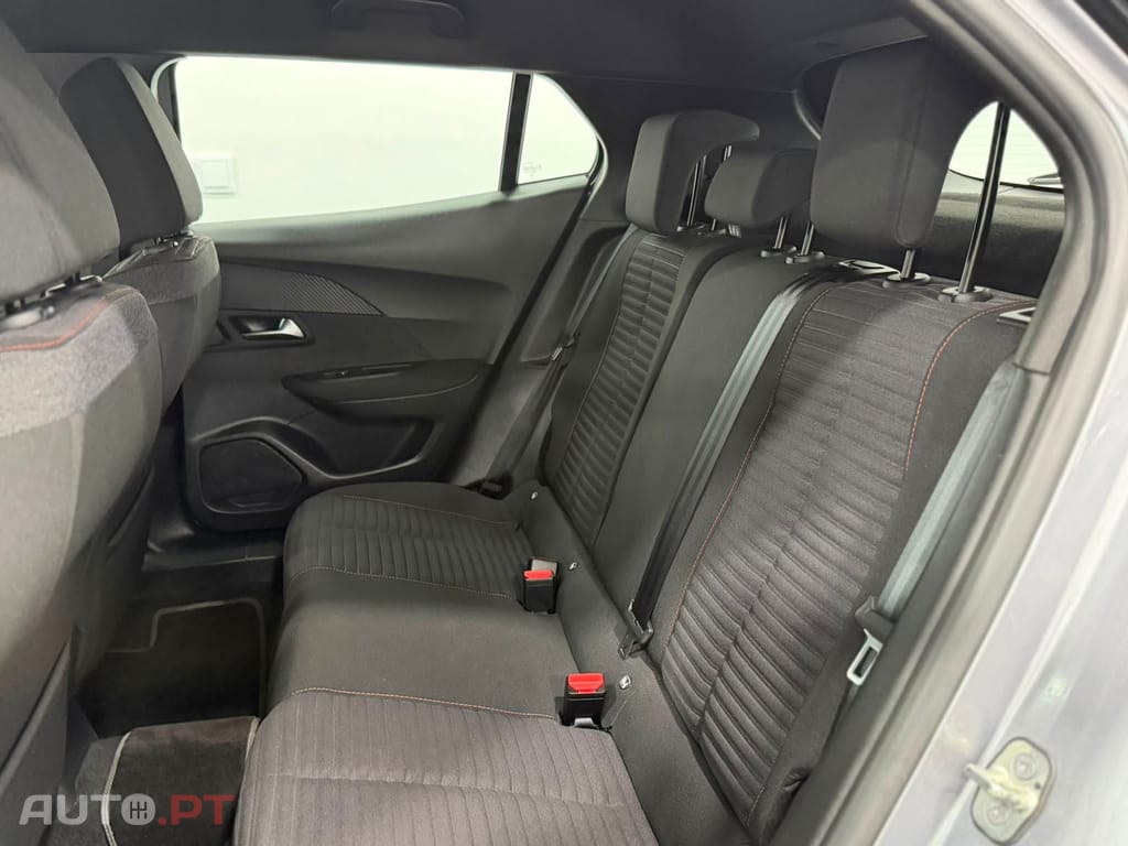 Peugeot 2008 1.2 PureTech Active Pack EAT8