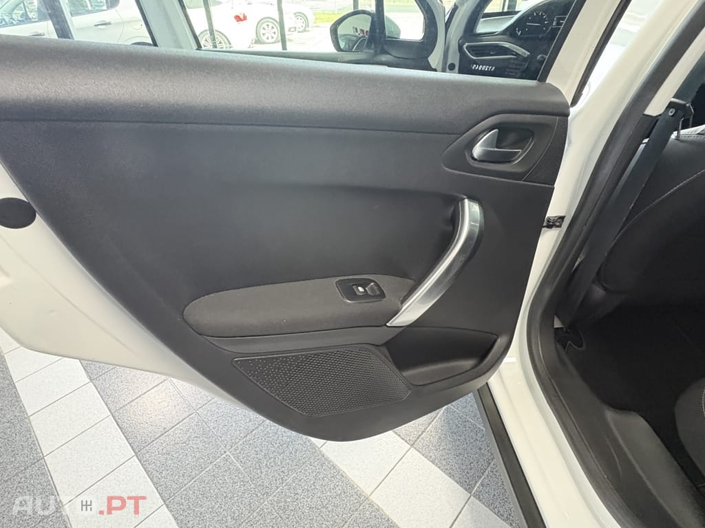 Peugeot 2008 1.2 PureTech Allure