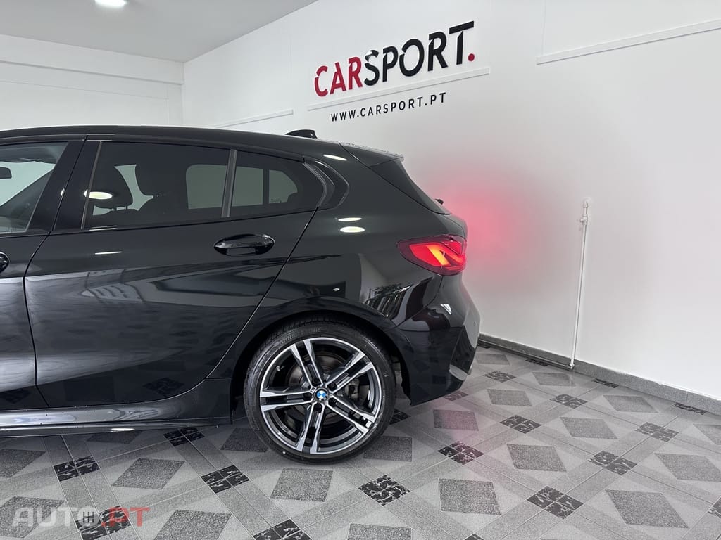 BMW 118 i Pack Desportivo M Auto