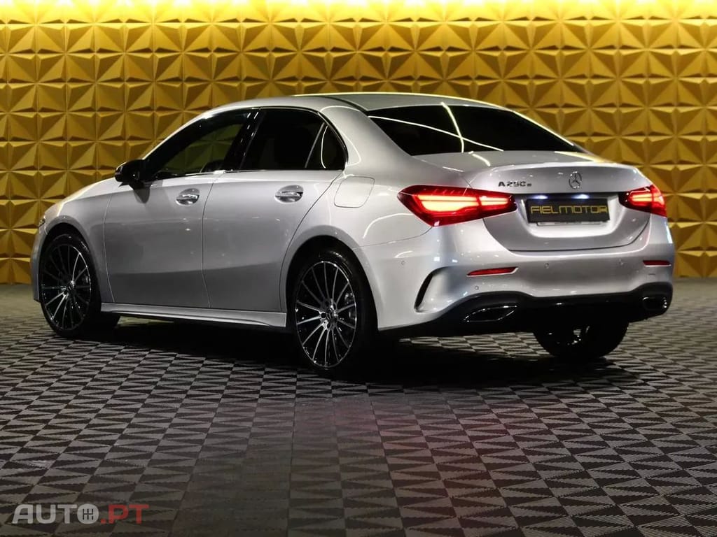 Mercedes-Benz A 250 e AMG Line