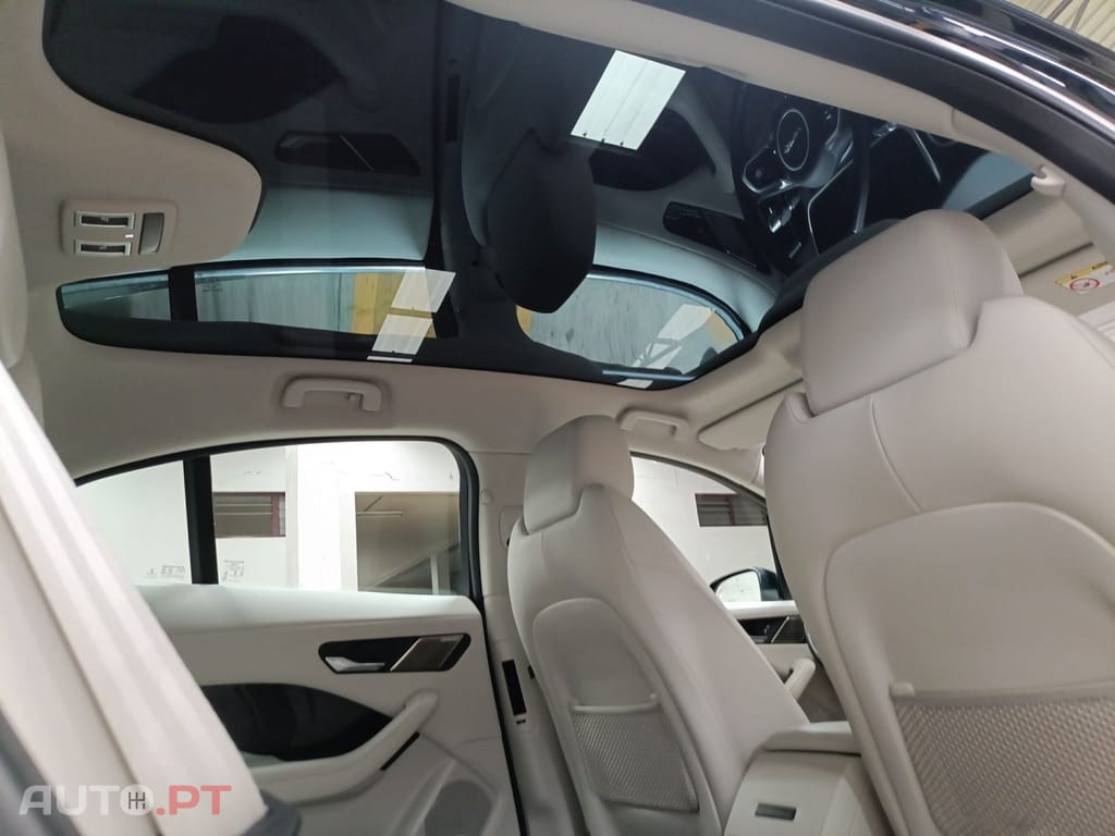 Jaguar I-Pace EV400 AWD SE