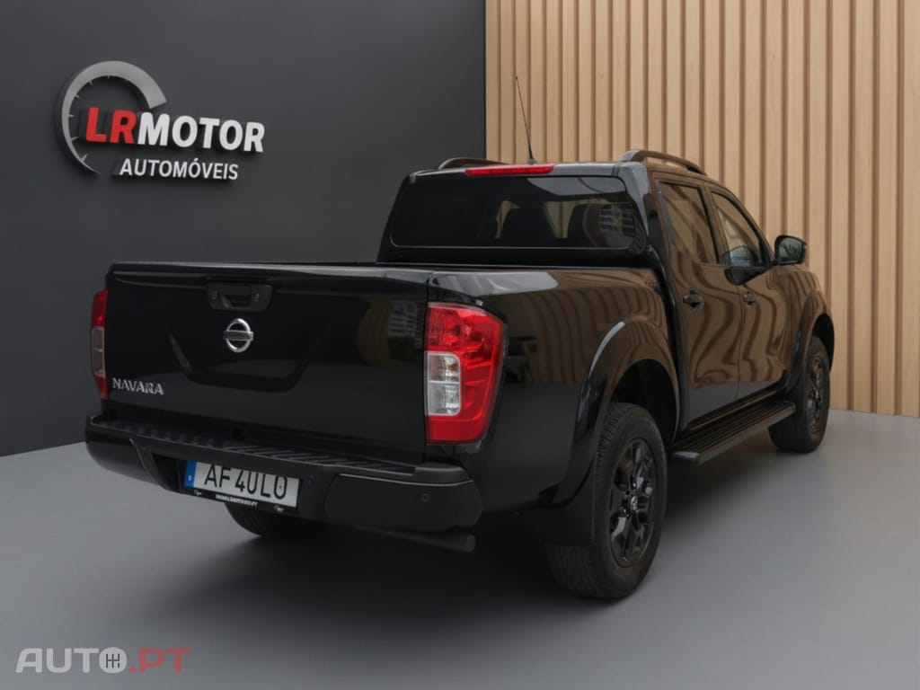 Nissan Navara 2.3 dCi CD 4WD N-Guard Auto — fotografia 4