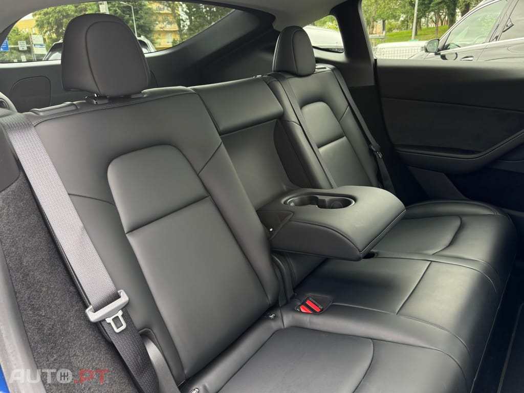 Tesla Model Y Long-Range RWD