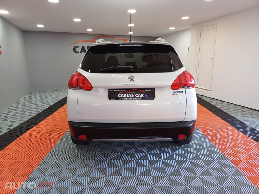 Peugeot 2008 1.2 PureTech Allure